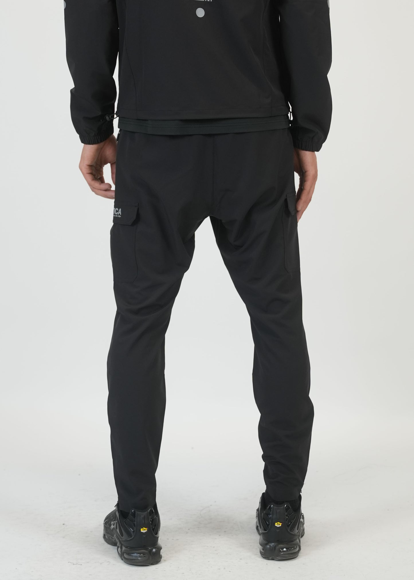 HELVETICA PRYCE 16 BLACK