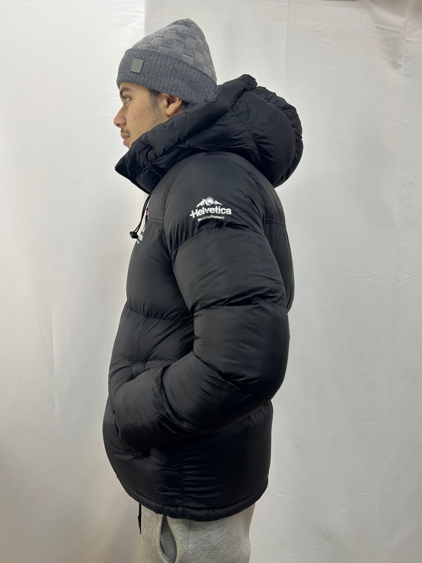 HELVETICA ROBIN NOIR