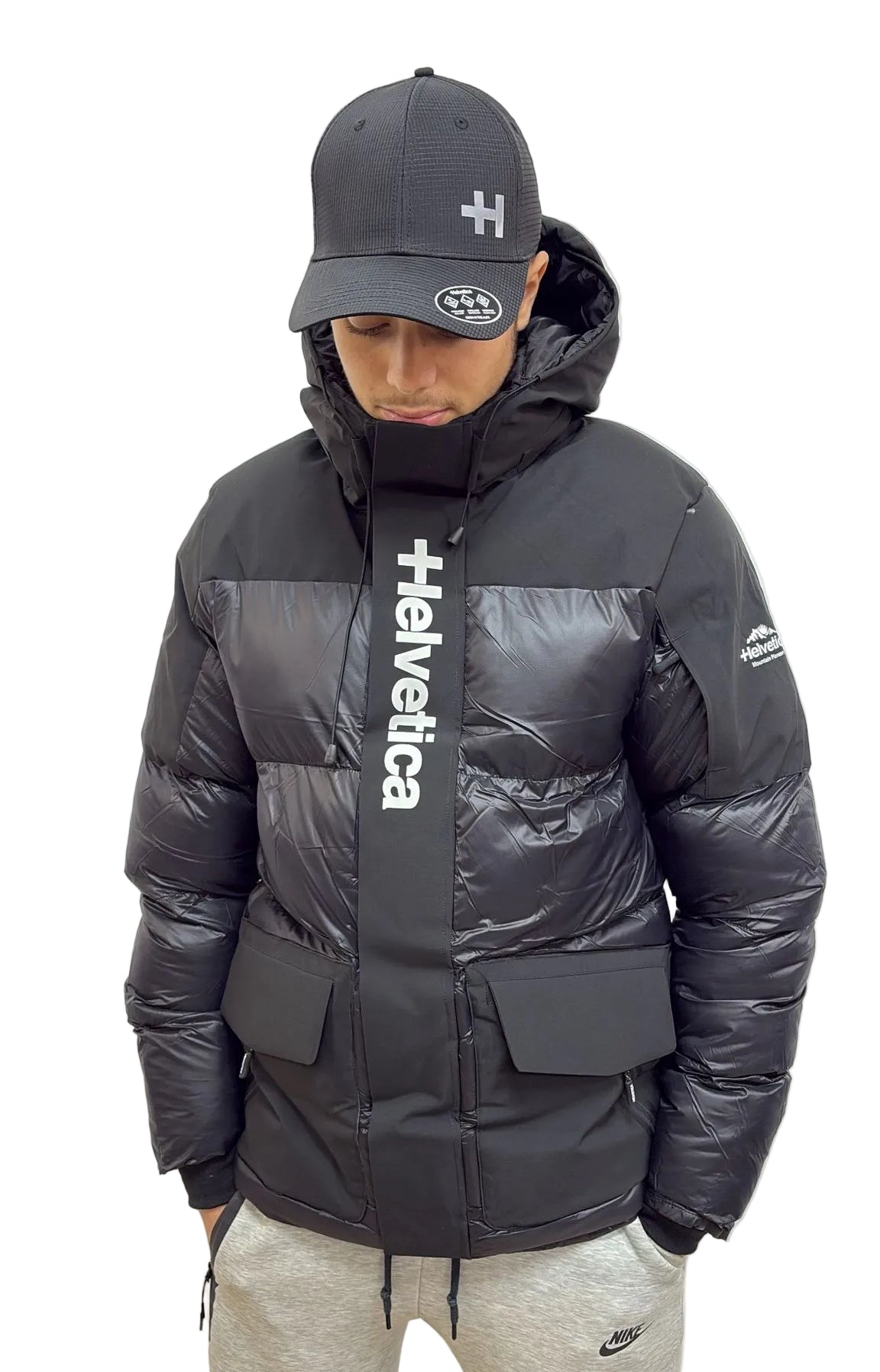 HELVETICA QUEYRAS NOIR