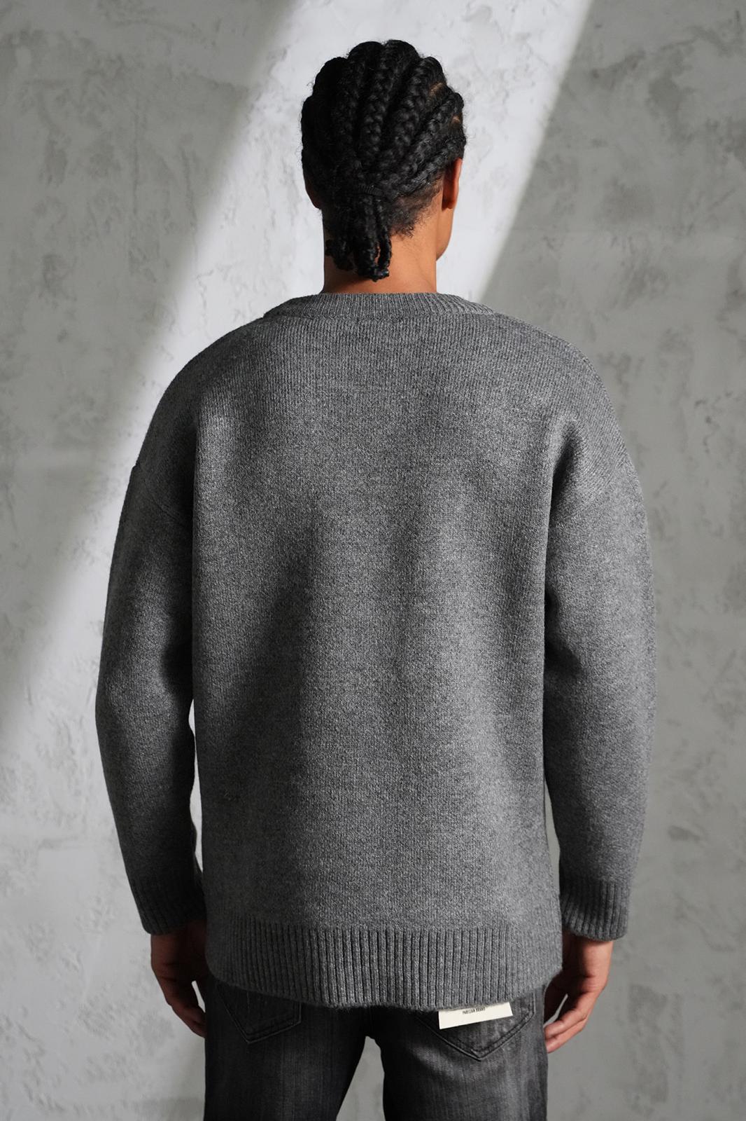 PULL GRIS FONCÉ MOTIF CŒUR IKAO