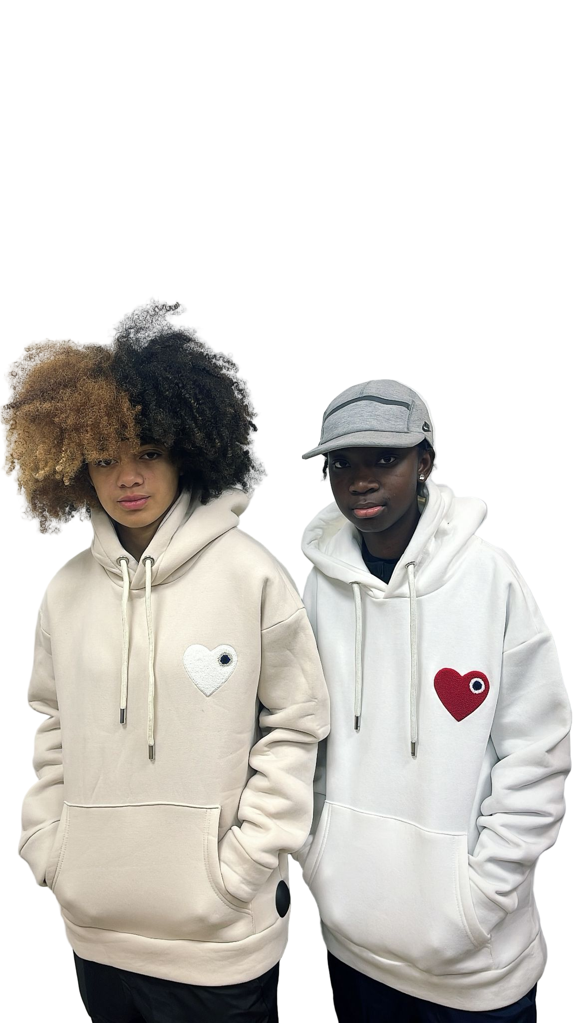 PULL BEIGE CŒUR BLANC