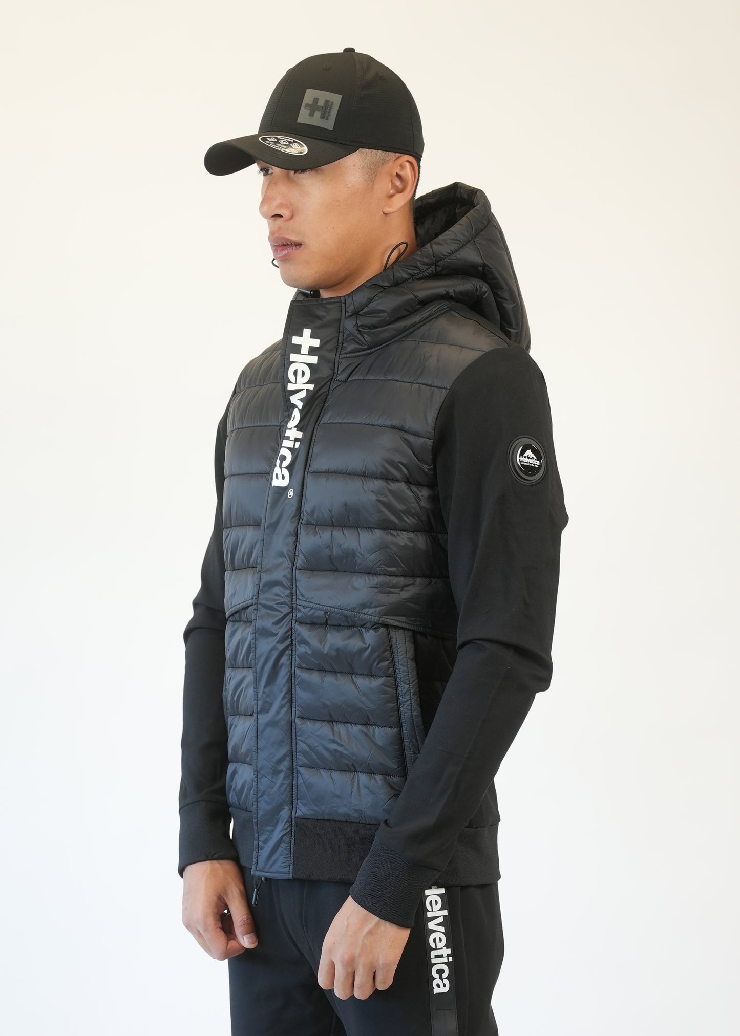 Helvetica COURCHEVEL BLACK