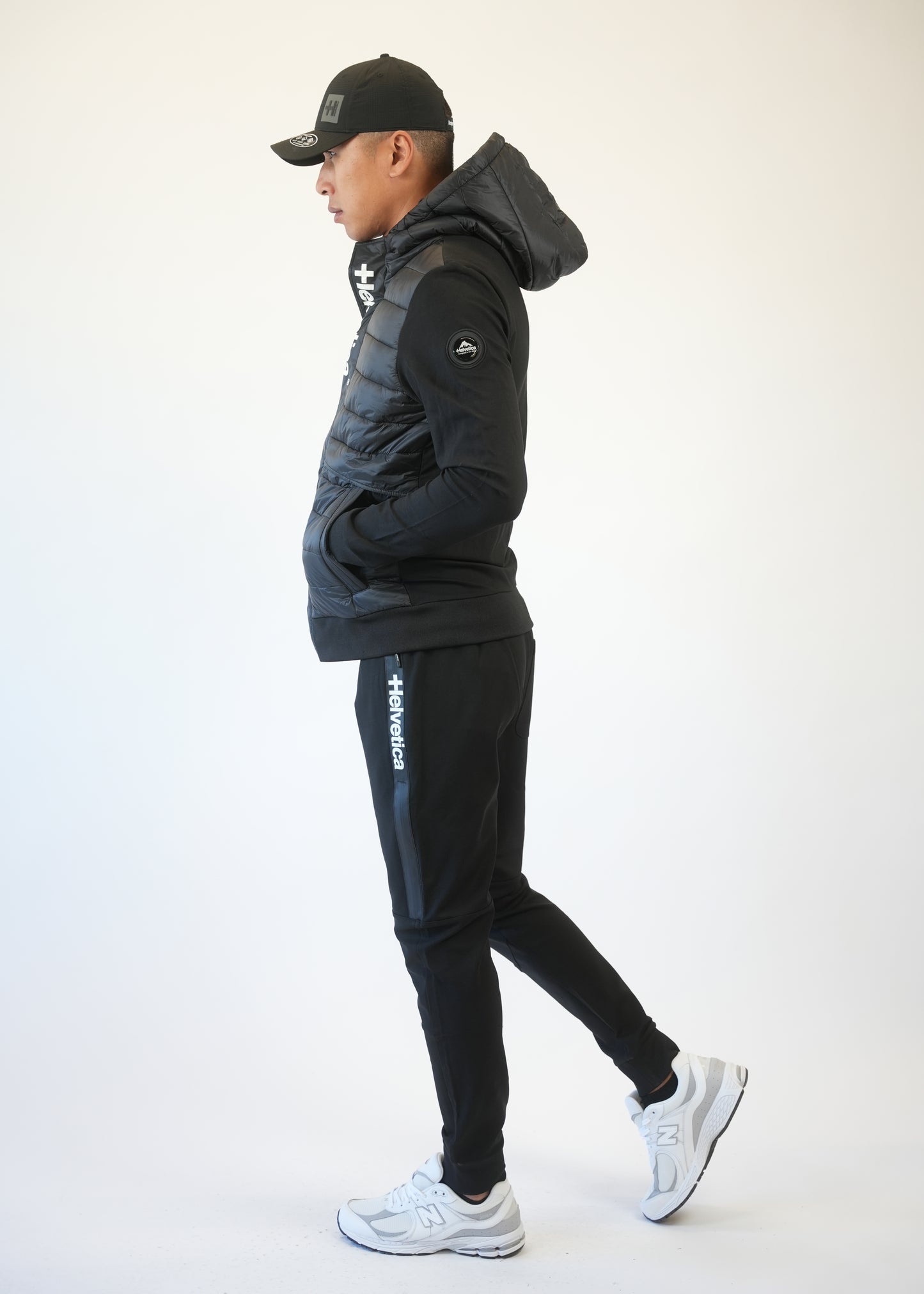 Helvetica COURCHEVEL BLACK