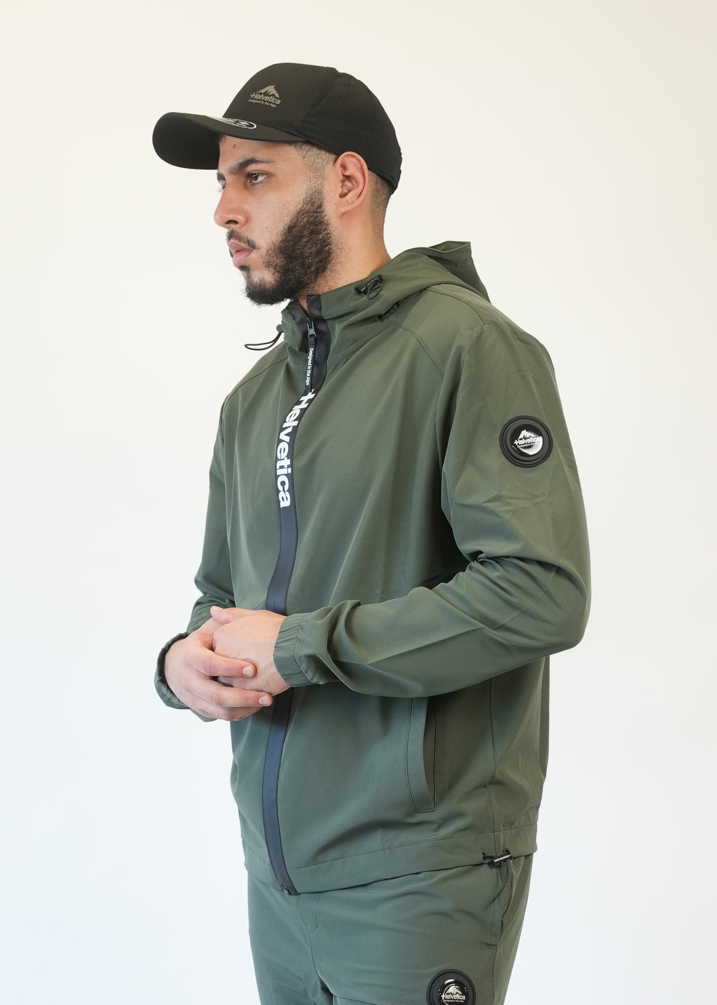 Helvetica LEEDS KAKI