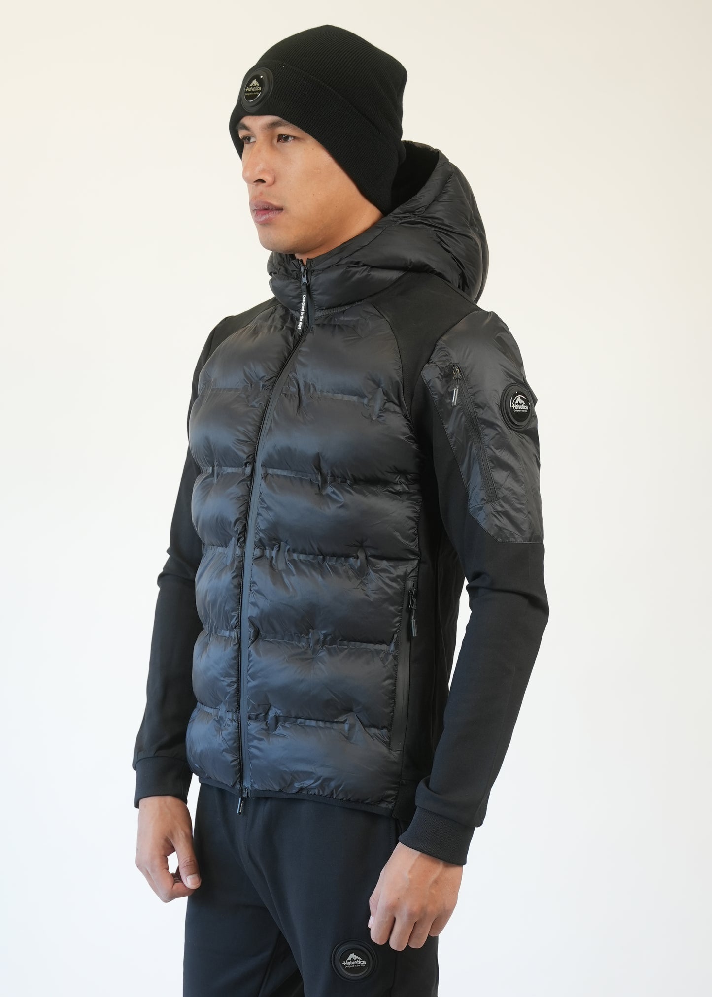 Helvetica ISERE BLACK