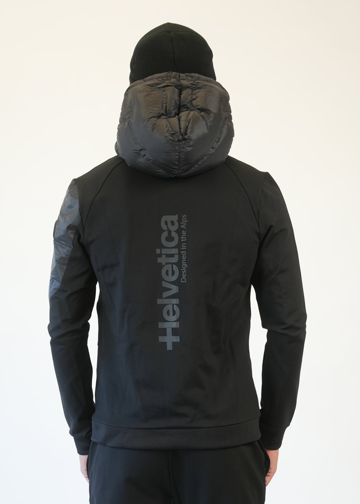 Helvetica ISERE BLACK