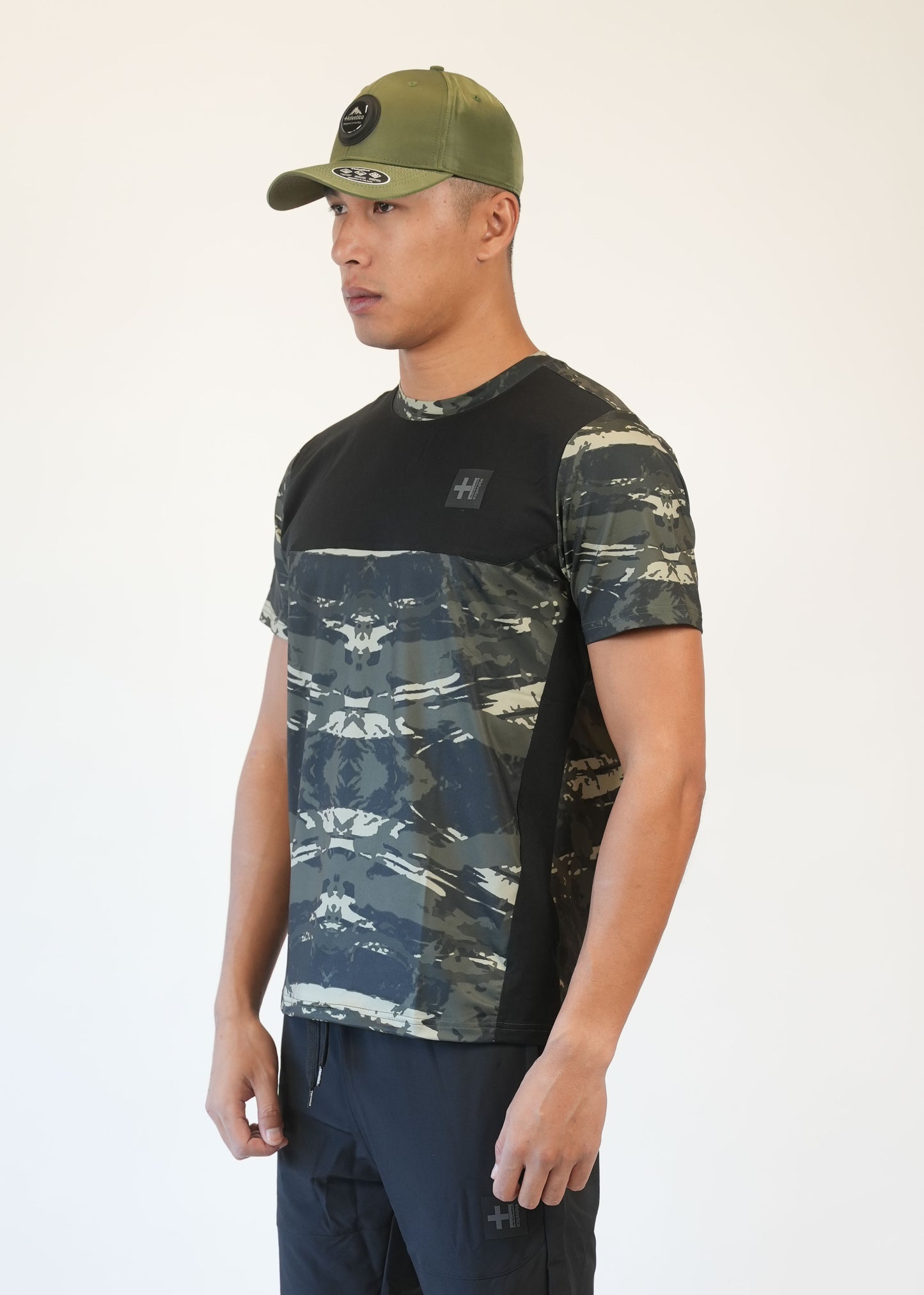 T-SHIRT HELVETICA - KYLE KAKI