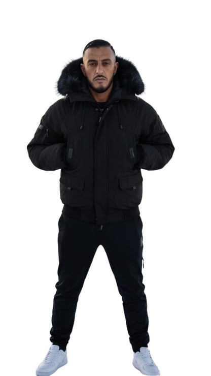 HELVETICA WILSON FOURRURE
BLACK ( cagoule intégré ) 2026