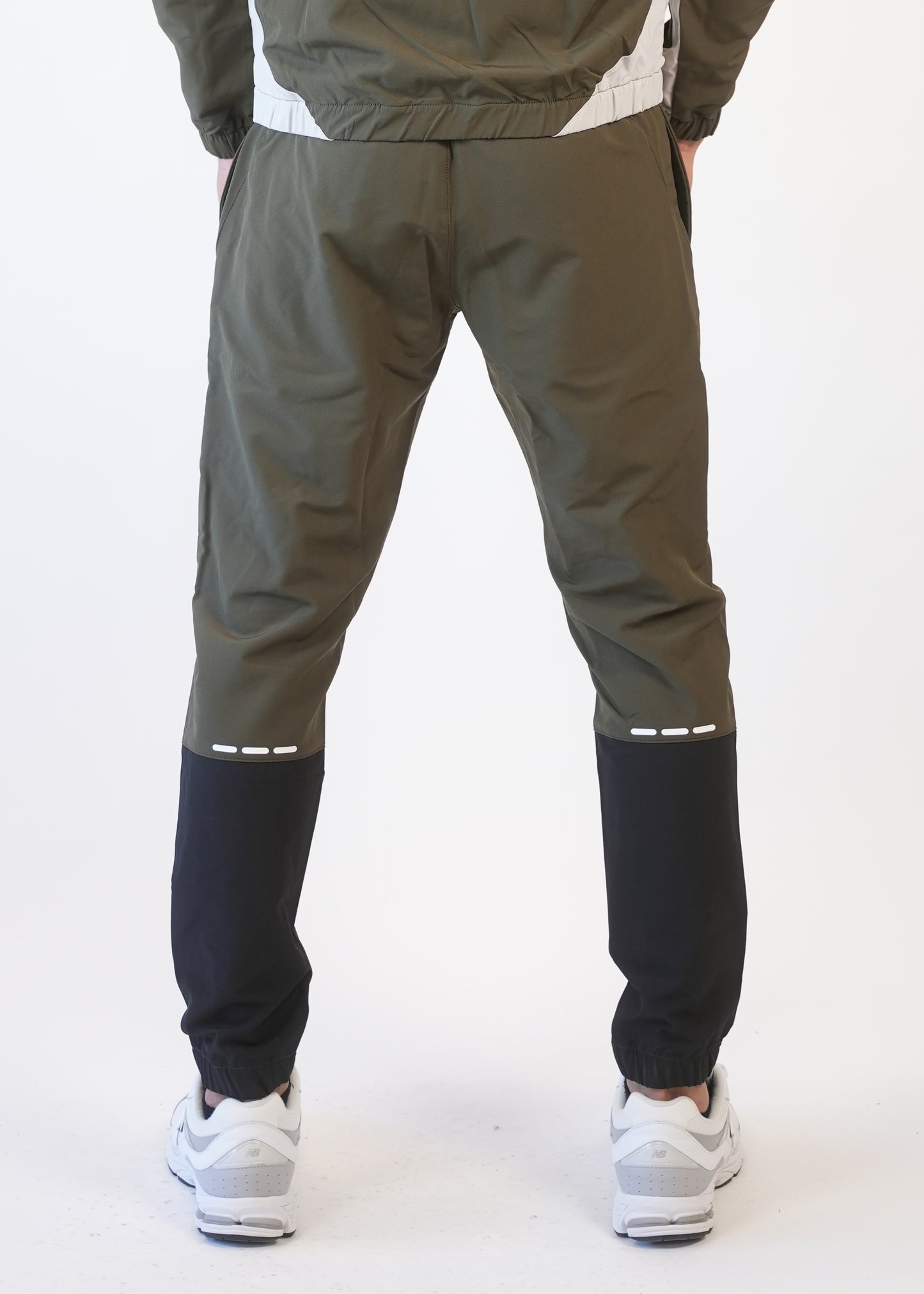 Helvetica 16 SWINDON KAKI