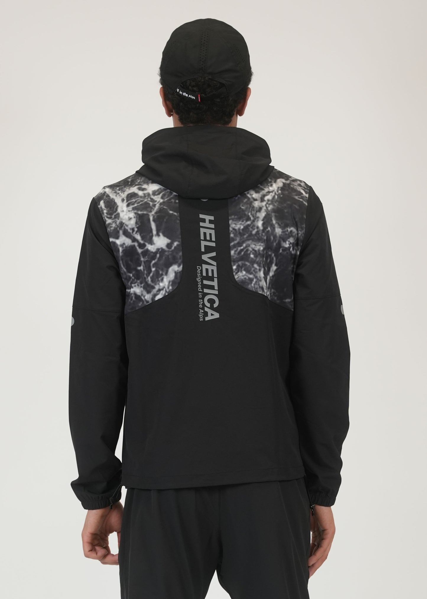 HELVETICA VALBERG 04 B BLACK