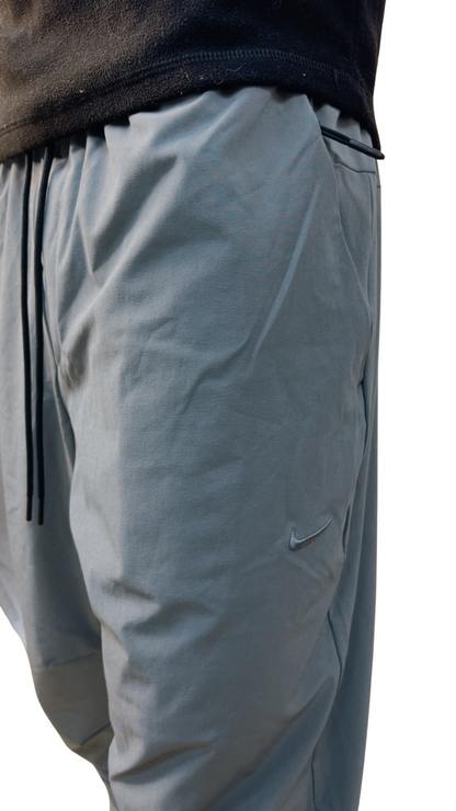 NIKE TRAINING GRIS