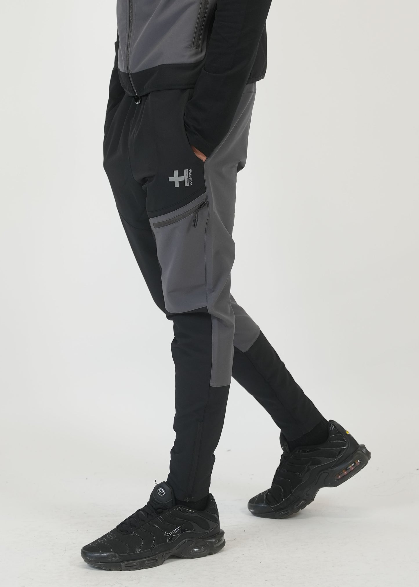 HELVETICA NOAH 17 BLACK DARK GREY