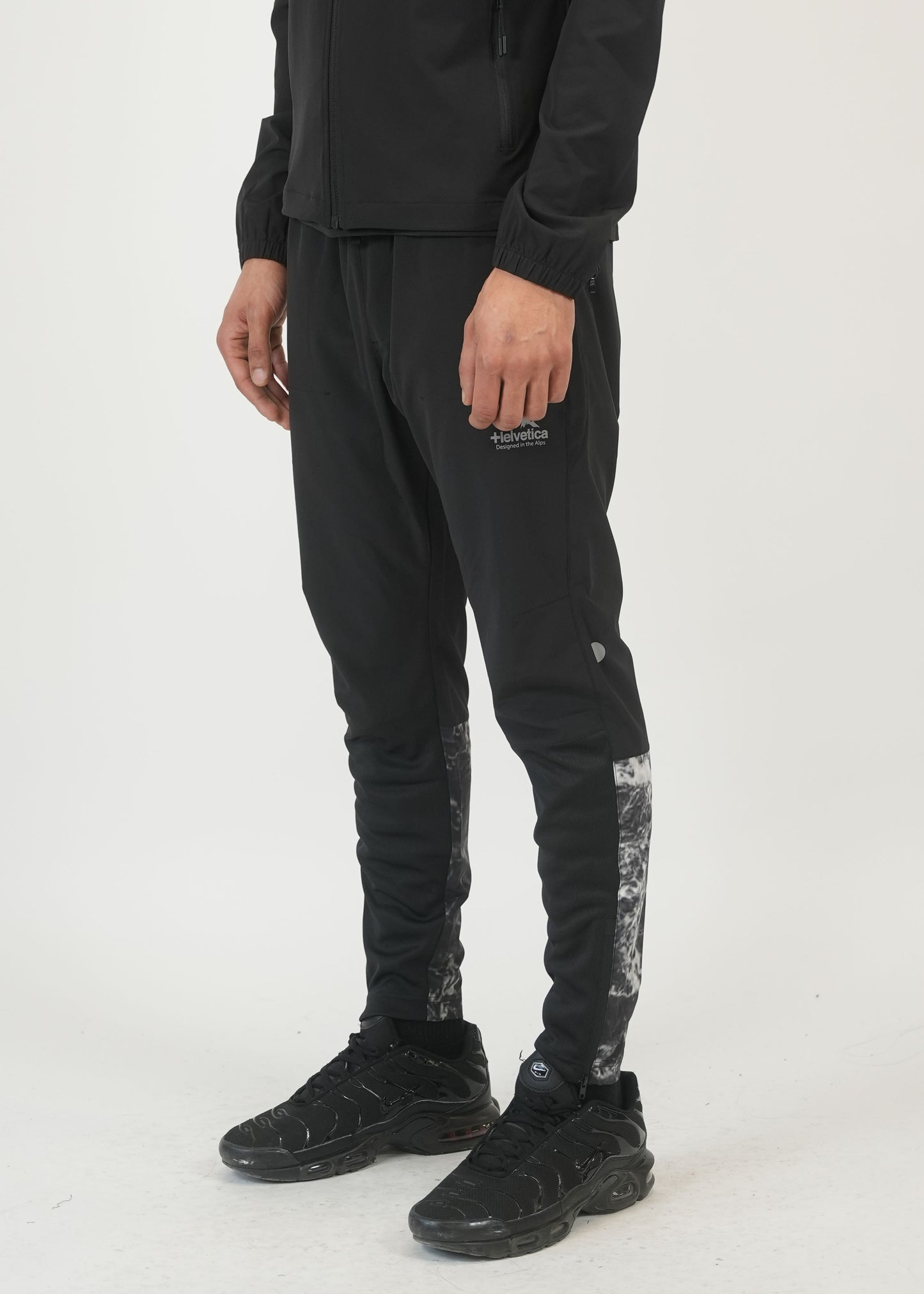 HELVETICA VALBERG 16 B BLACK