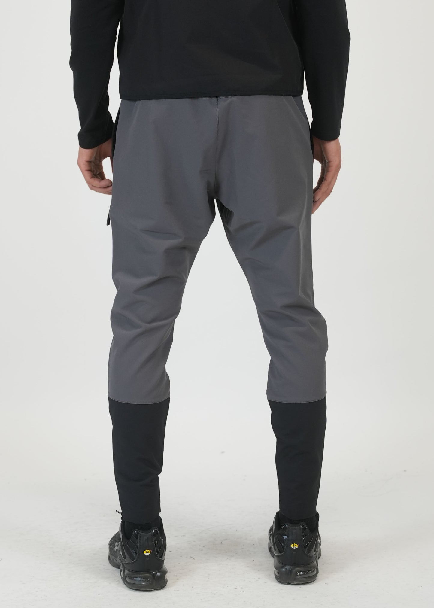 HELVETICA NOAH 17 BLACK DARK GREY