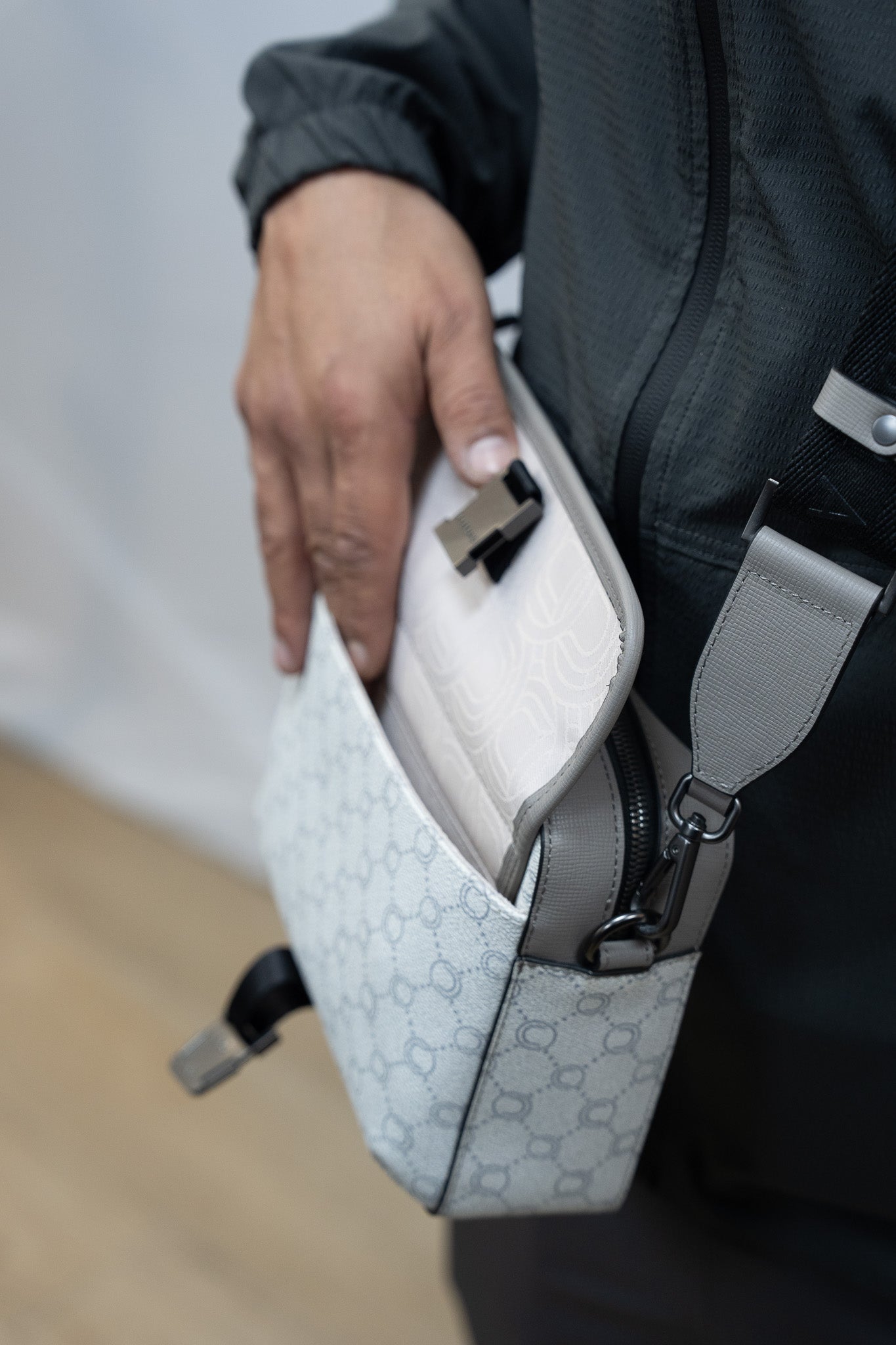 SACOCHE CHABRAND BLANC-GRIS