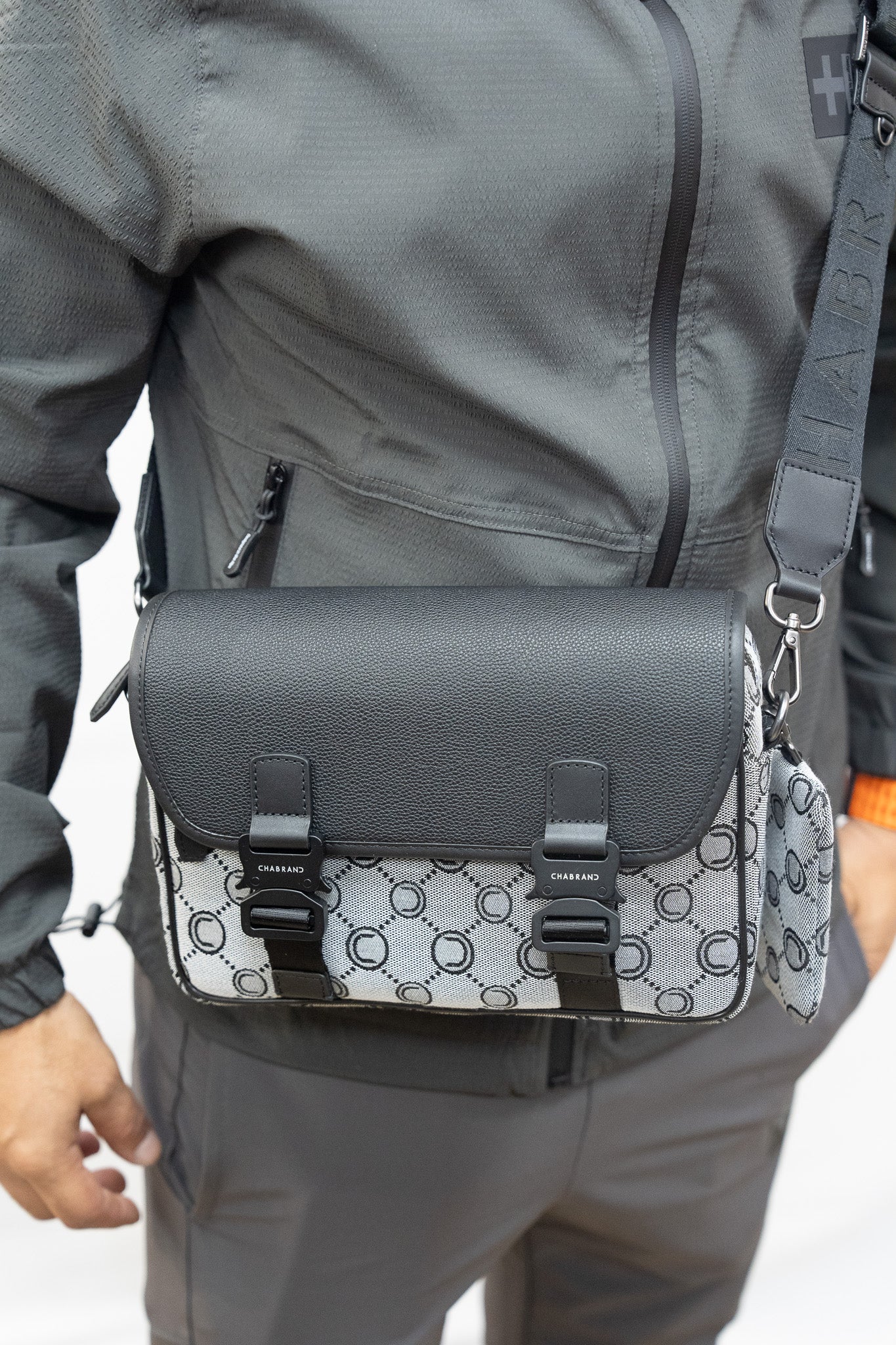 SACOCHE CHABRAND GRIS