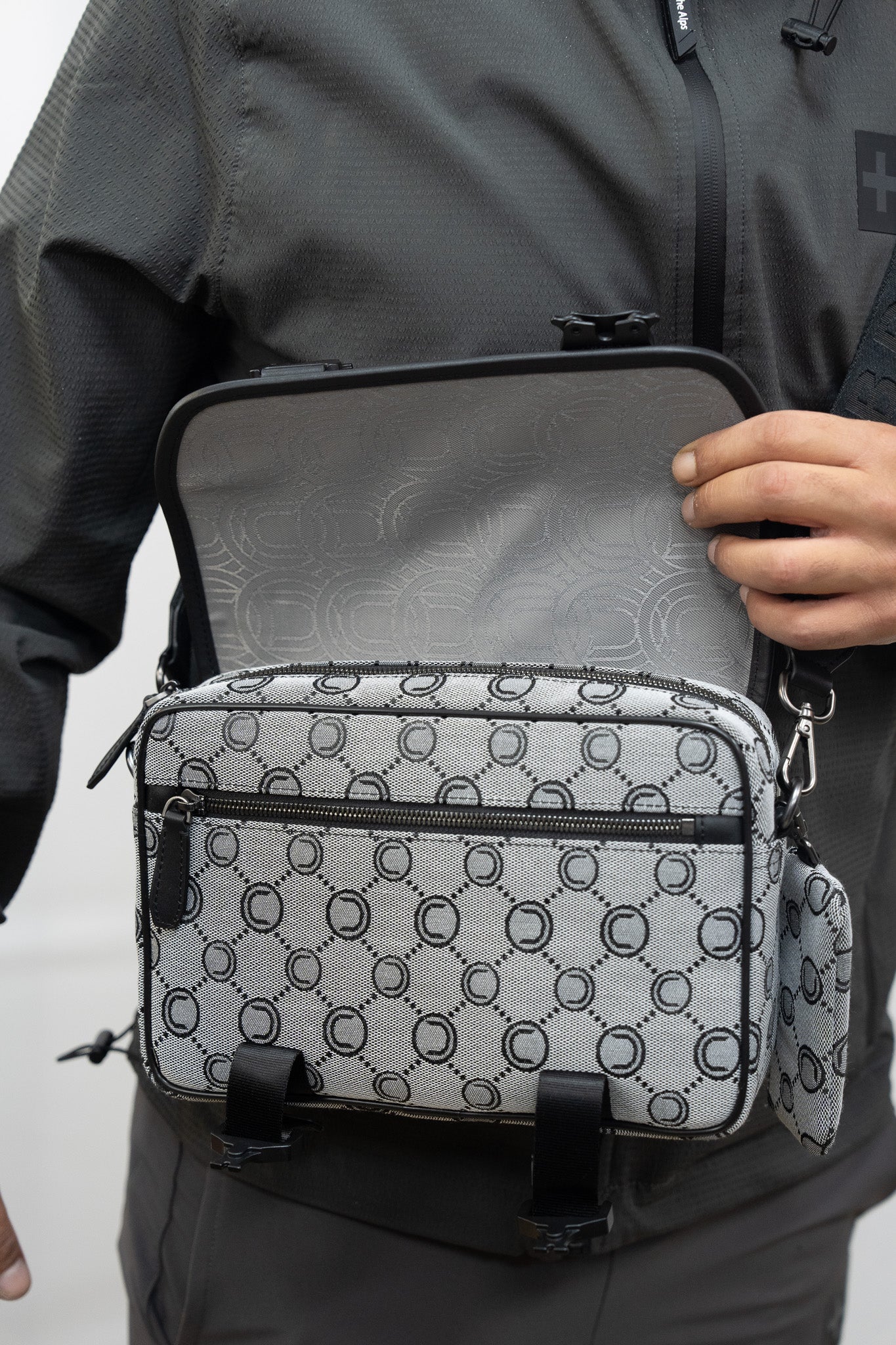 SACOCHE CHABRAND GRIS