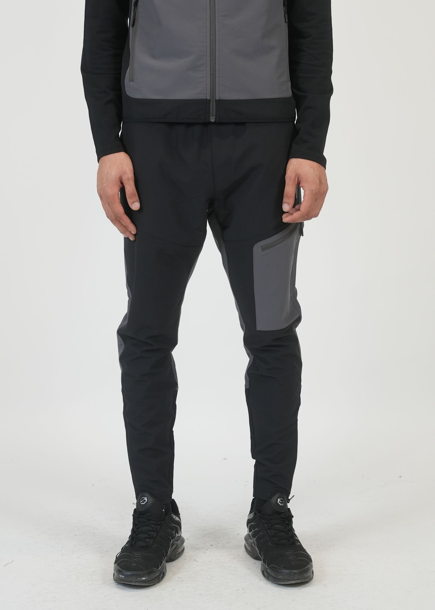 HELVETICA NOAH 17 BLACK DARK GREY