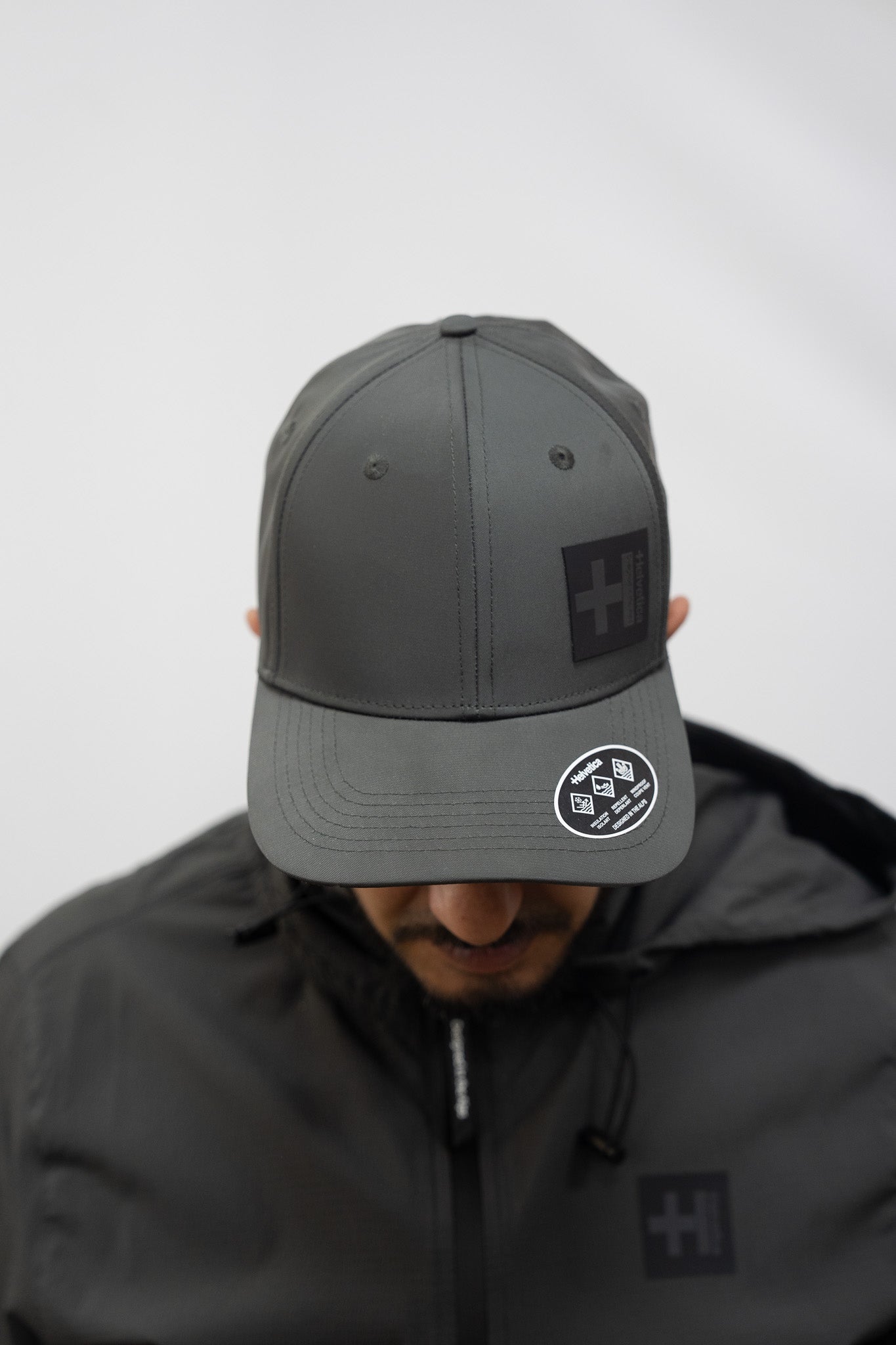 HELVETICA FOSTER GRIS