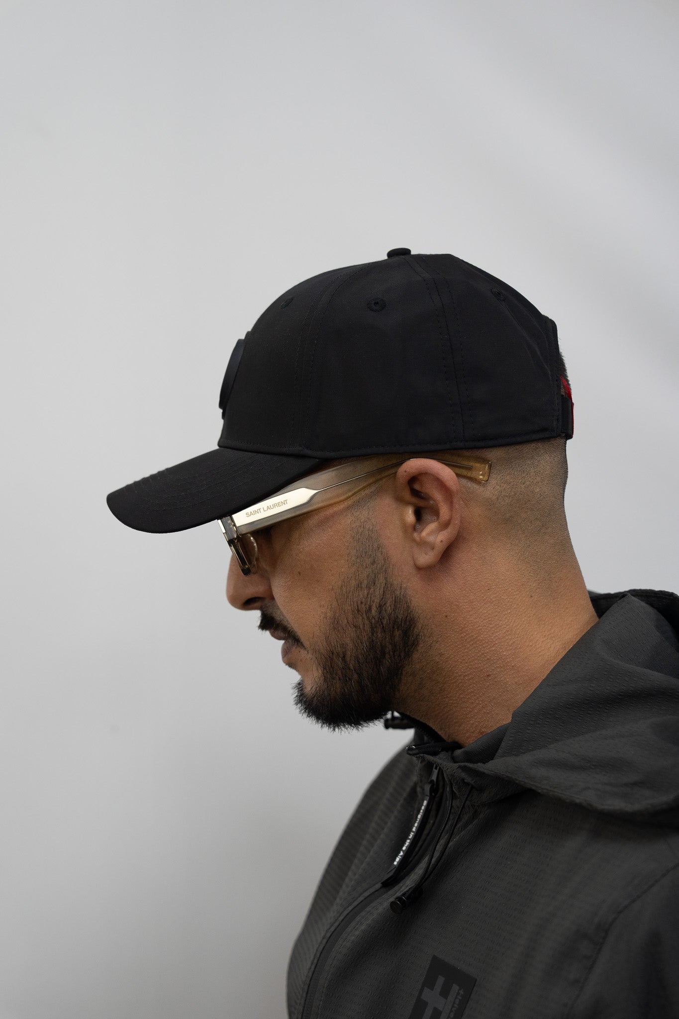 HELVETICA TRANSFER NOIR