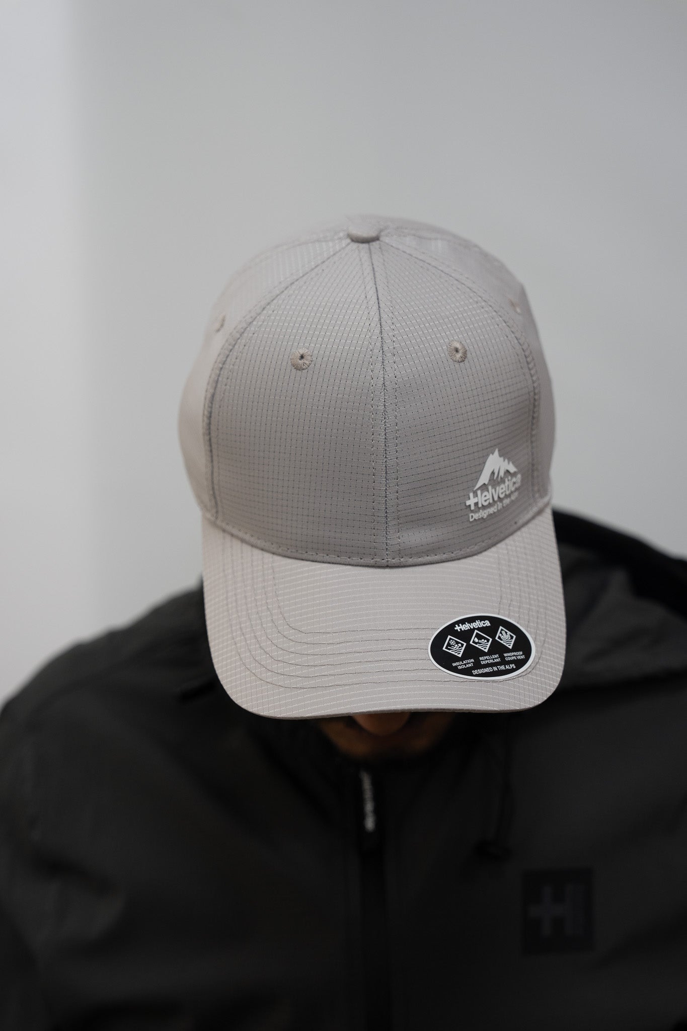 HELVETICA WELLS GRIS