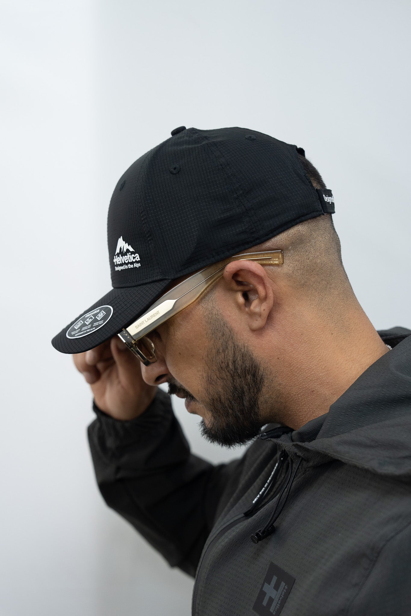 HELVETICA WELLS NOIR