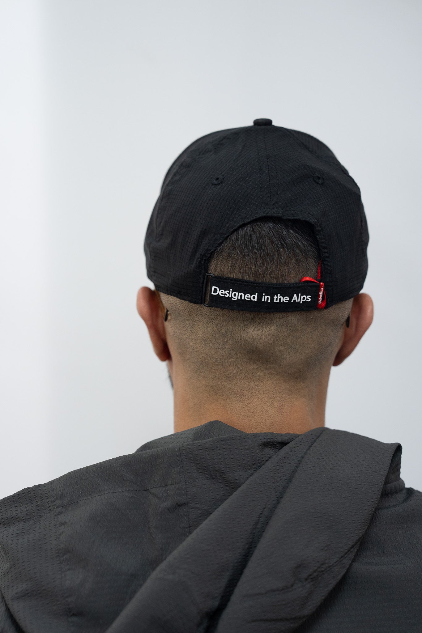 HELVETICA WELLS NOIR