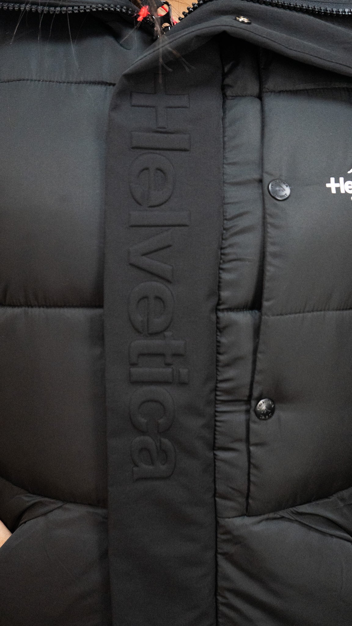 HELVETICA BARNES NOIR