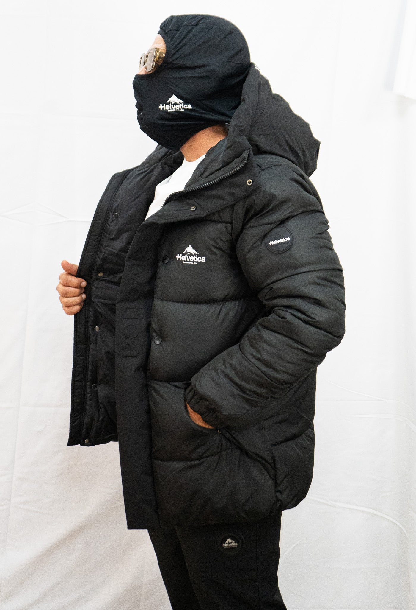 HELVETICA BARNES NOIR