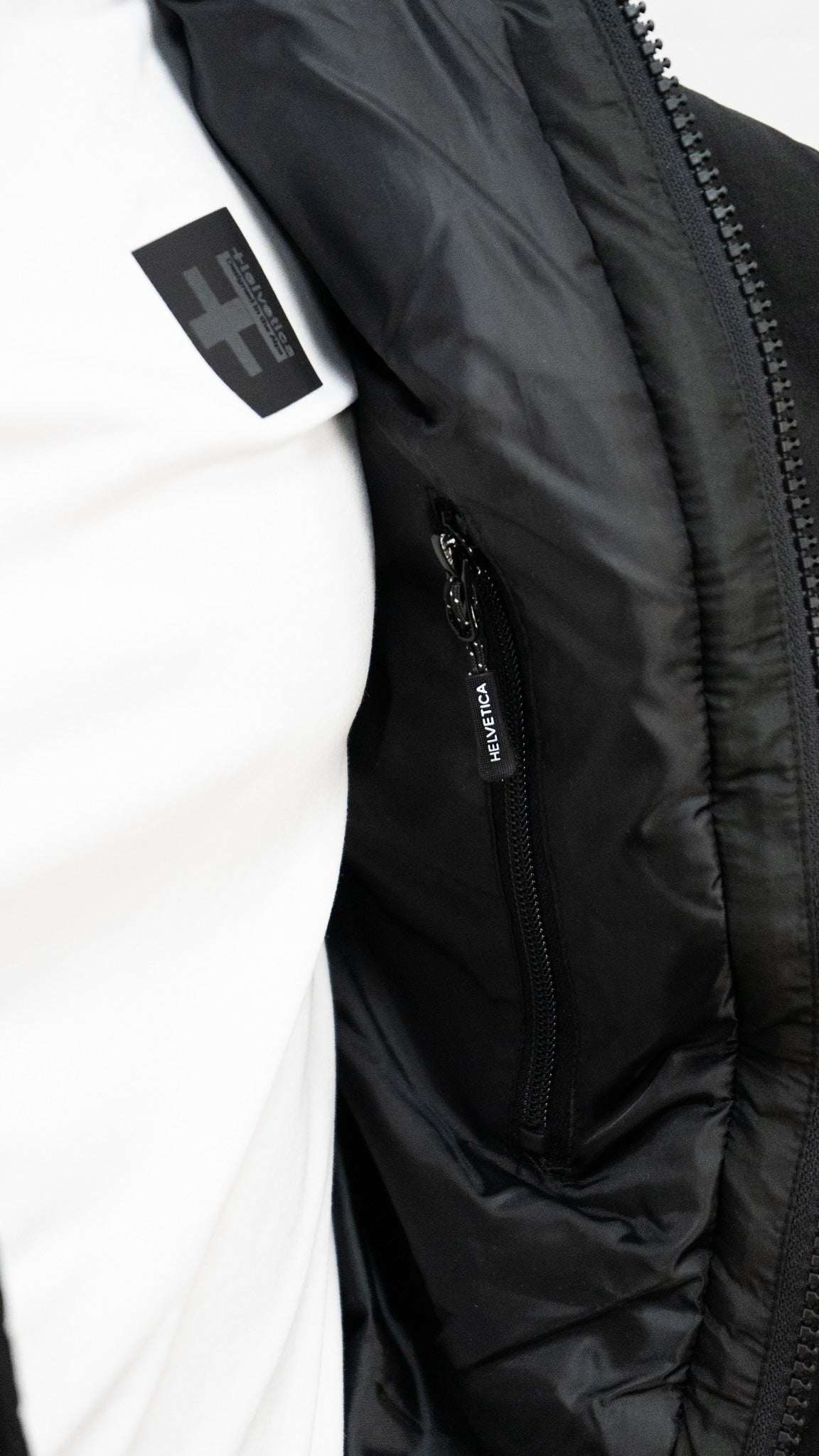 HELVETICA BARNES NOIR