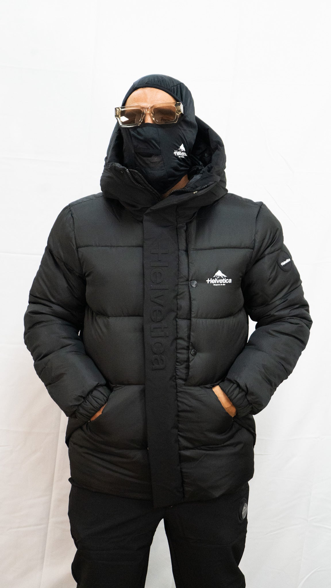 HELVETICA BARNES NOIR