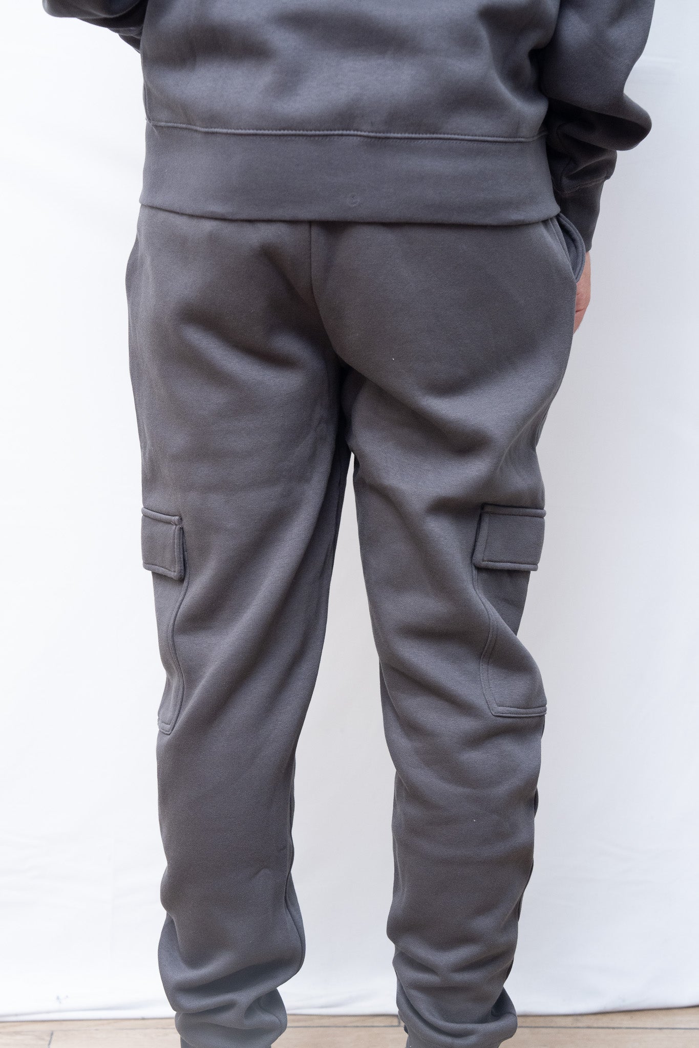 HELVETICA JOGGING CARGO GRIS FONCE