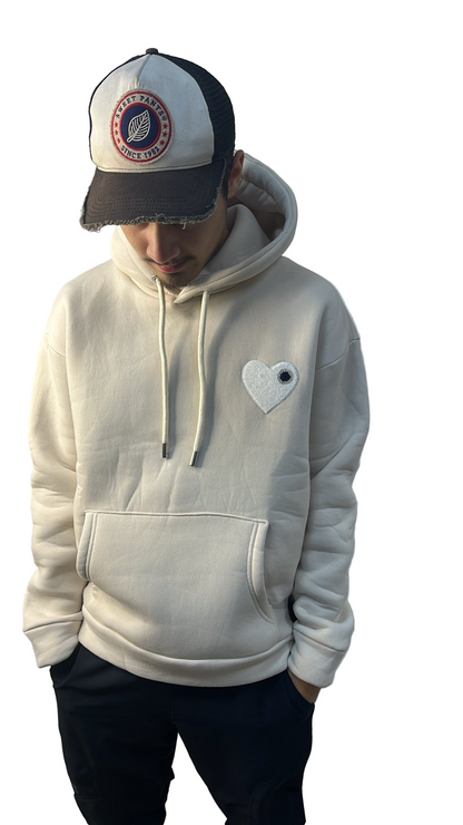 PULL BEIGE CŒUR BLANC