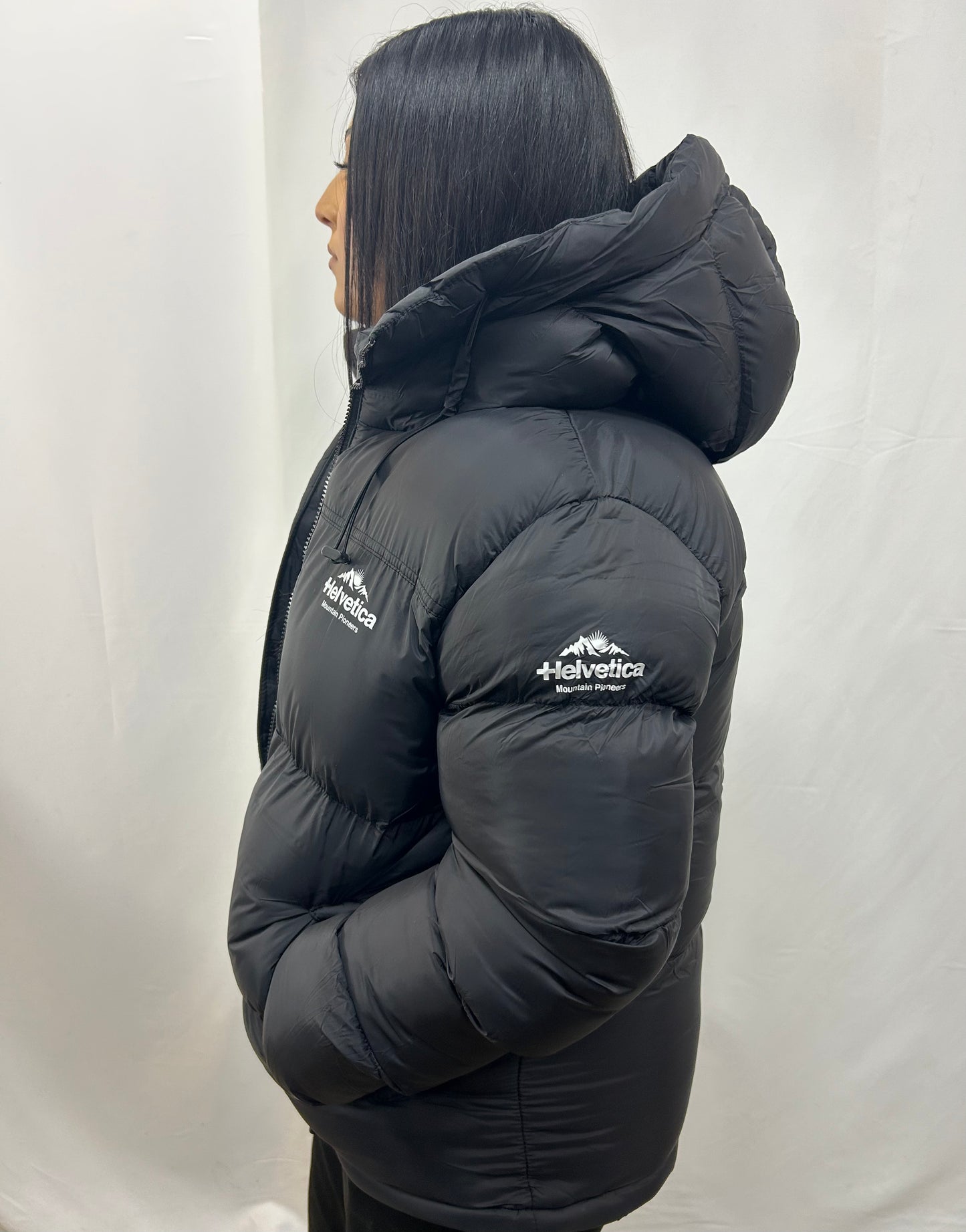 HELVETICA ROBIN NOIR