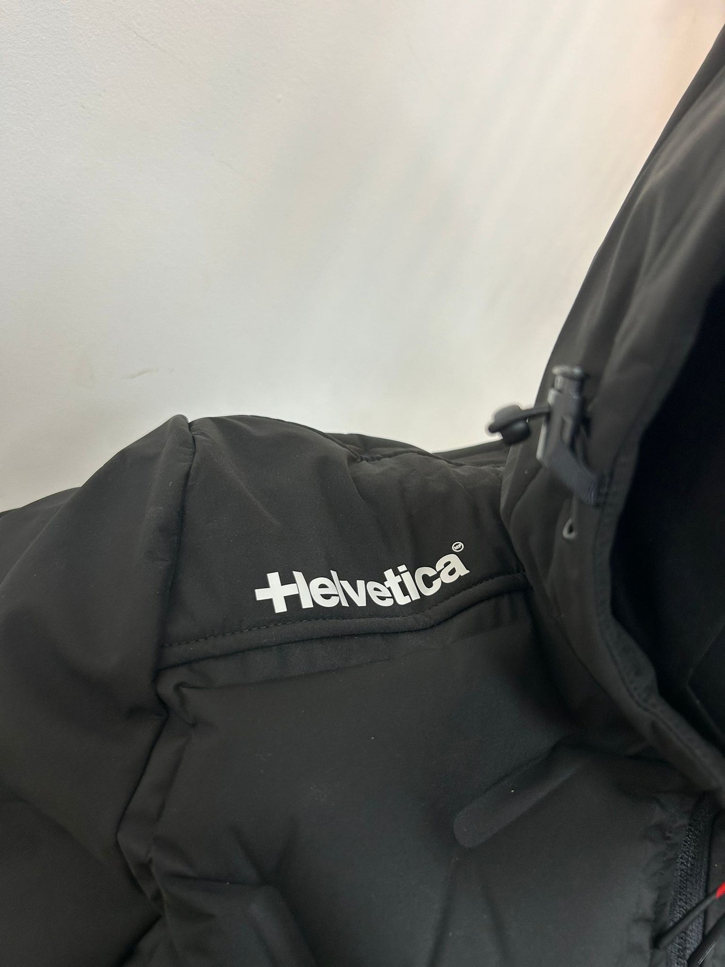 HELVETICA HOODIE REVOLUTION AIR BLACK