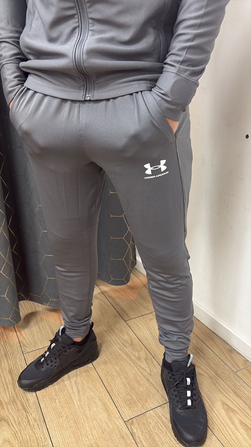 UNDER ARMOUR PANTALON CHALLENGER GRIS