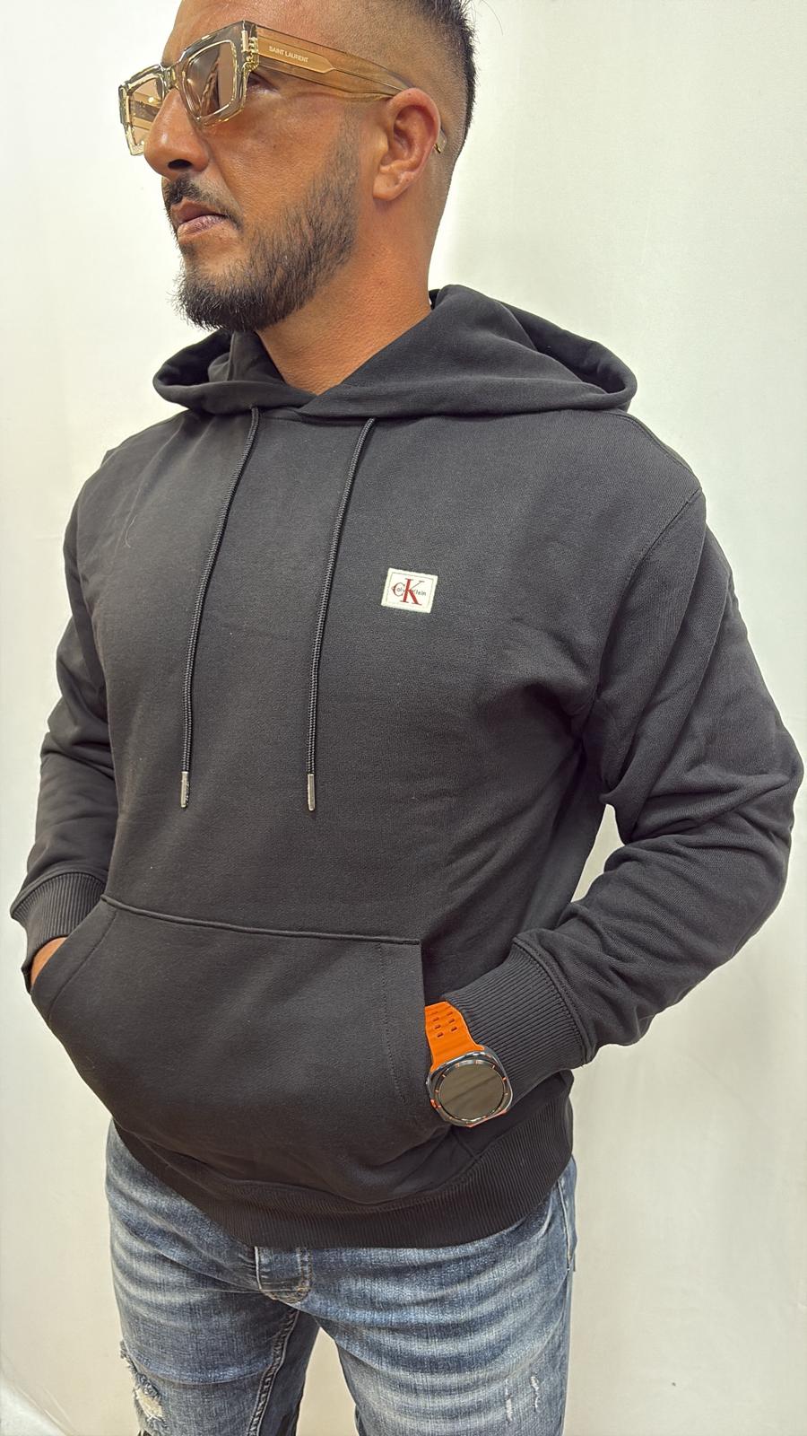 Pull noir Calvin Klein avec capuche