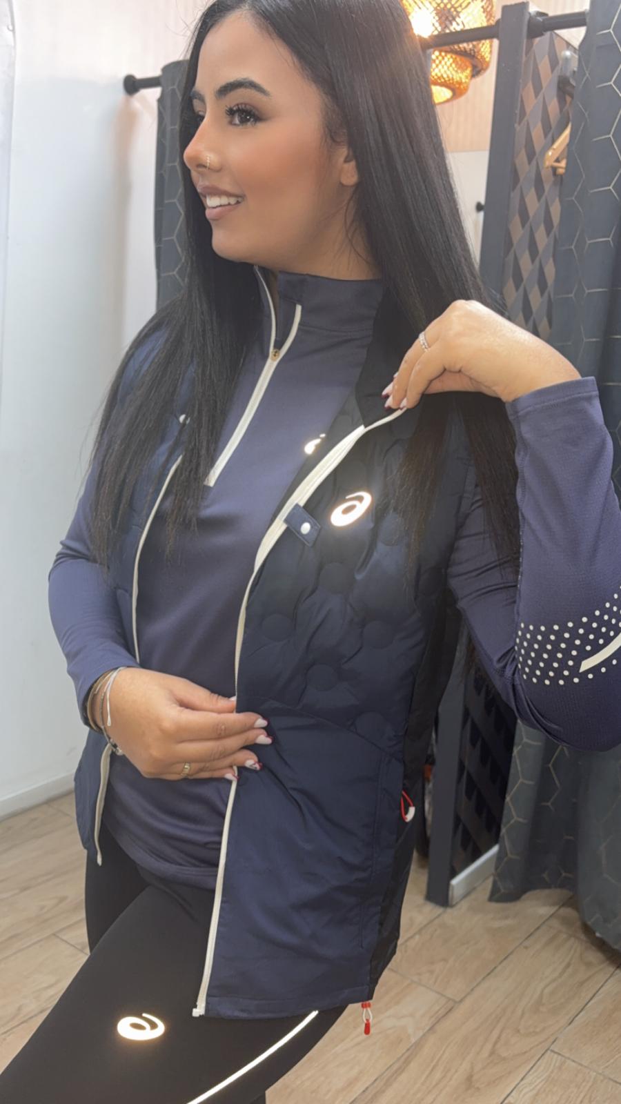 VESTE ASICS SANS MANCHE BLEU FONCÉ MATELASSÉ