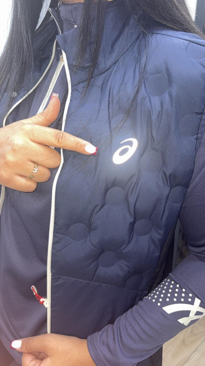VESTE ASICS SANS MANCHE BLEU FONCÉ MATELASSÉ