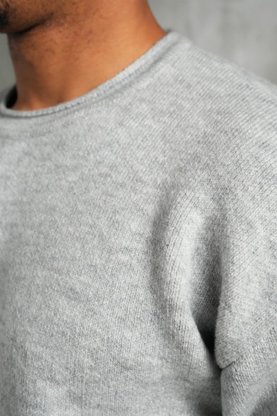 PULL  ESSENTIALS  GRIS IKAO
