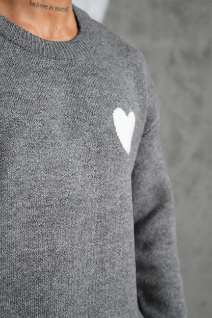 PULL GRIS FONCÉ MOTIF CŒUR IKAO