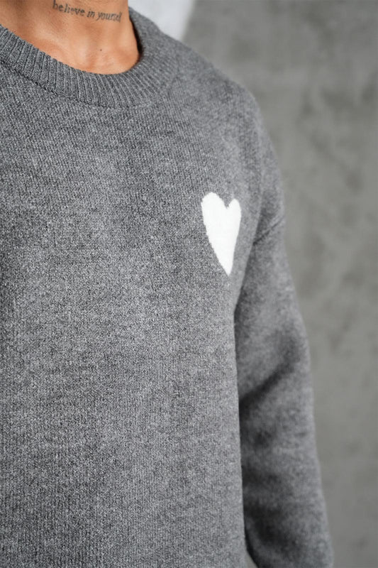 PULL GRIS FONCÉ MOTIF CŒUR IKAO