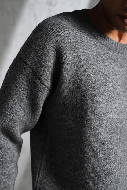 PULL GRIS FONCÉ MOTIF CŒUR IKAO