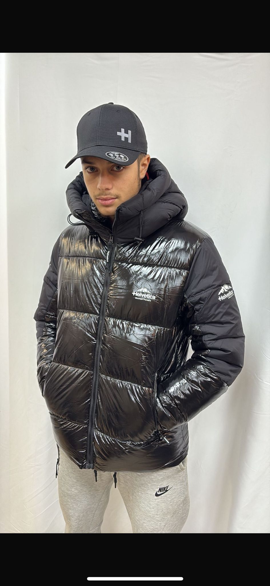 HELVETICA SHADOW NOIR