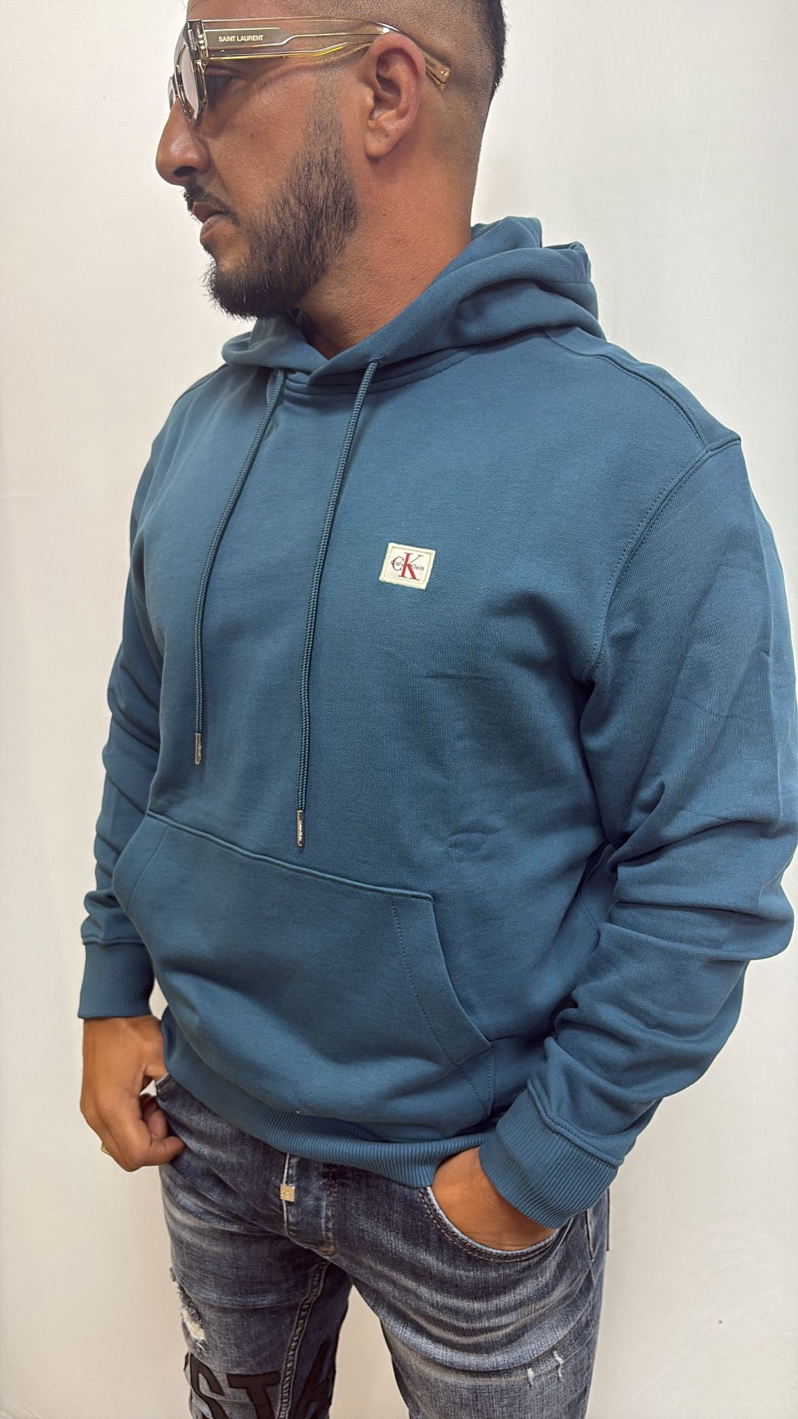 Pull Calvin Klein bleu canards avec capuche