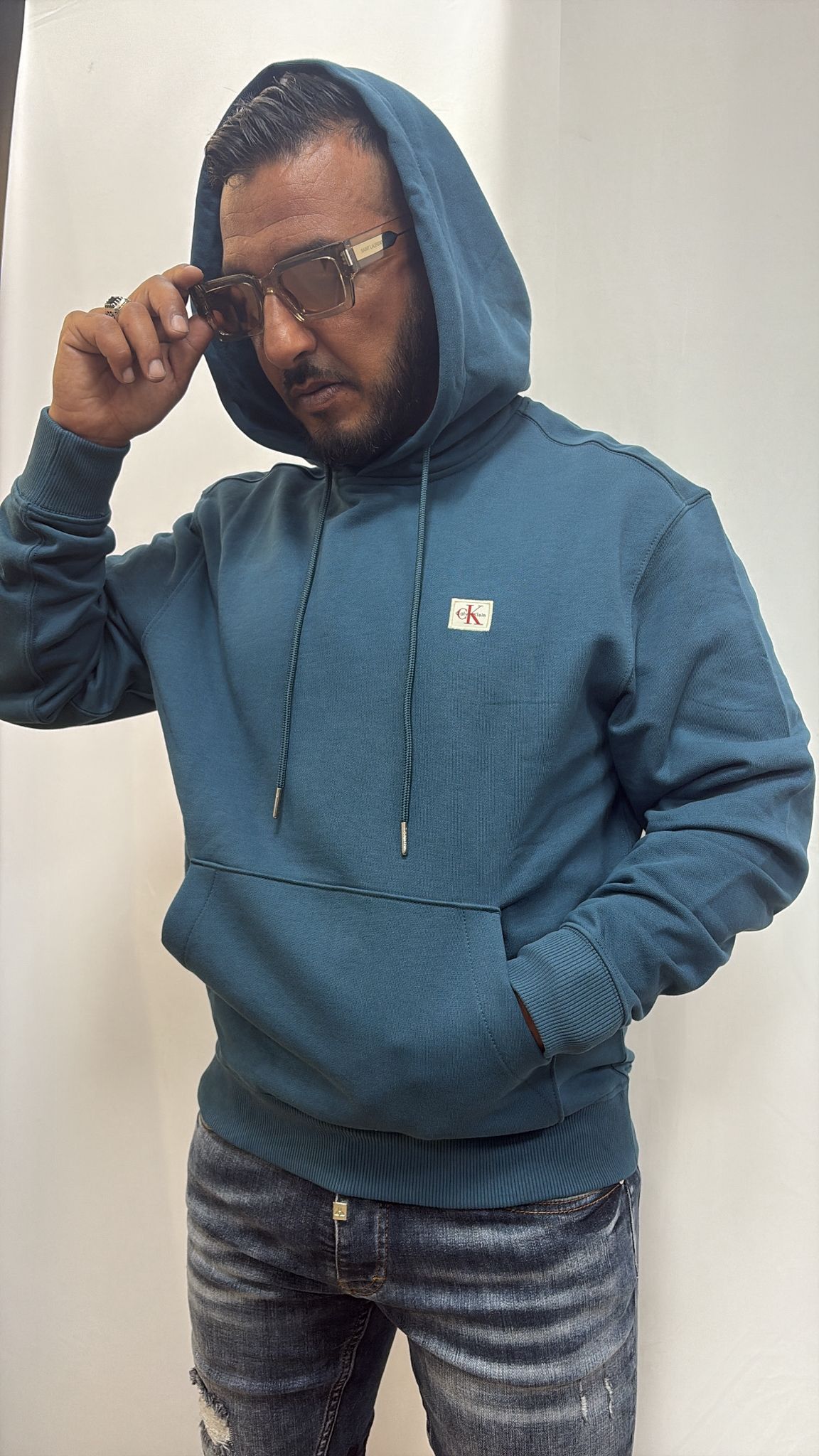 Pull Calvin Klein bleu canards avec capuche