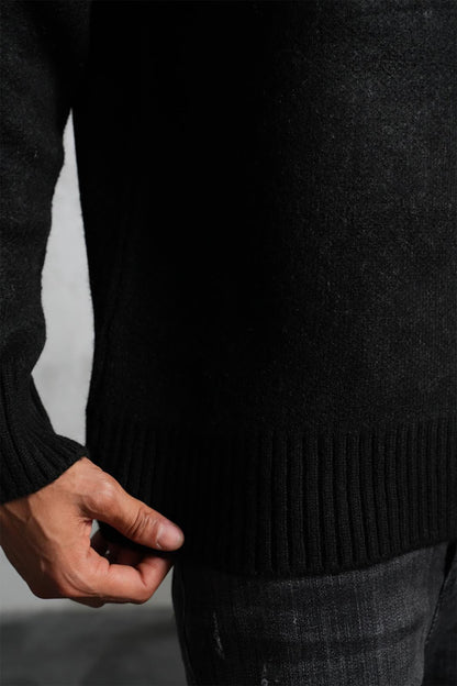 PULL BLACK MOTIF CŒUR IKAO